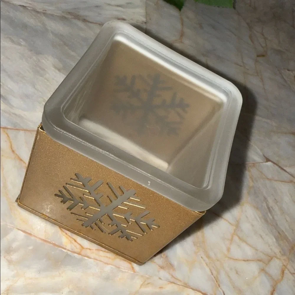 Gold Snowflake Candle Holder‎
